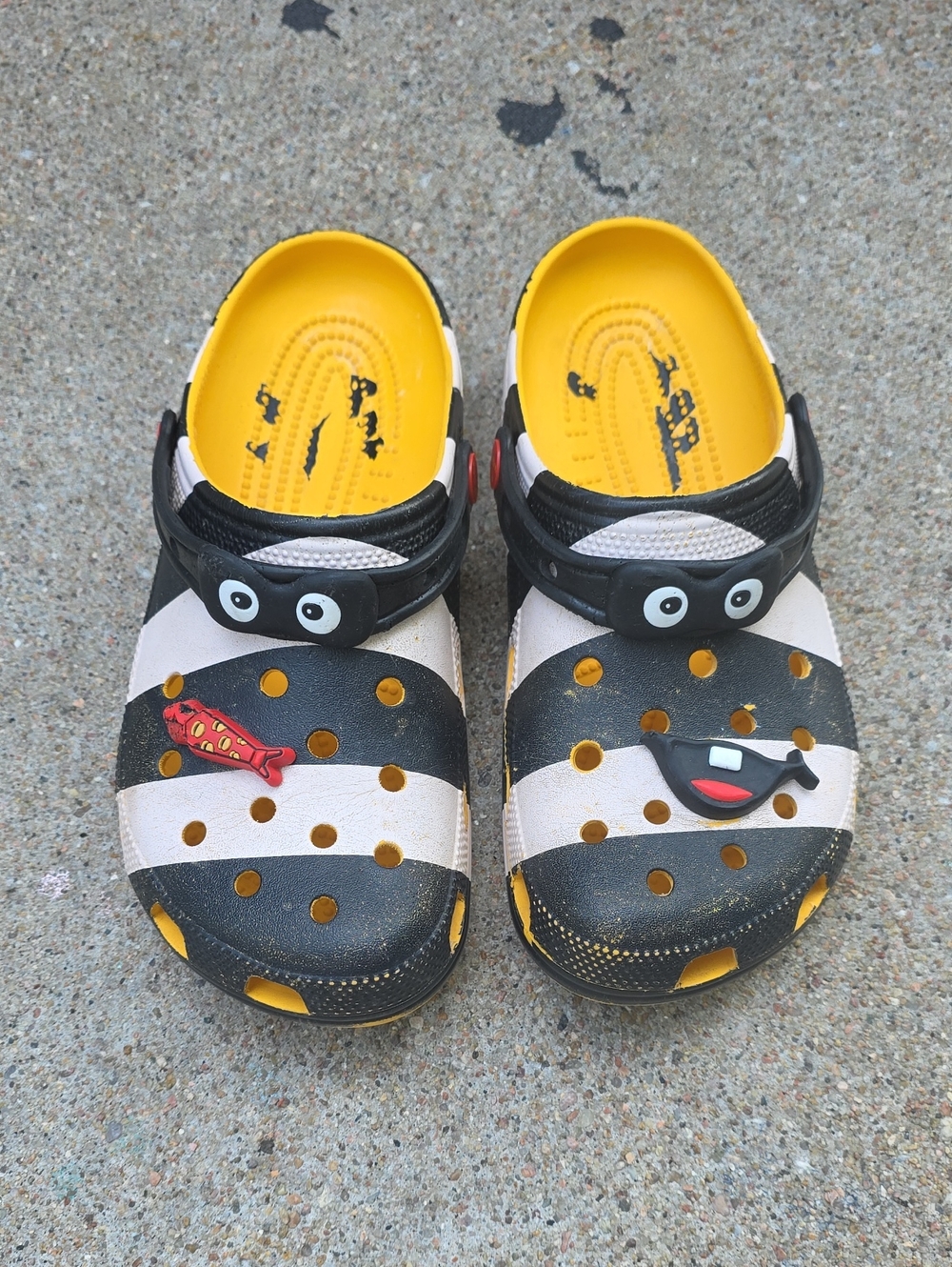 Crocs x McDonald's Hamburglar Classic Clogs - Picture 2 of 13